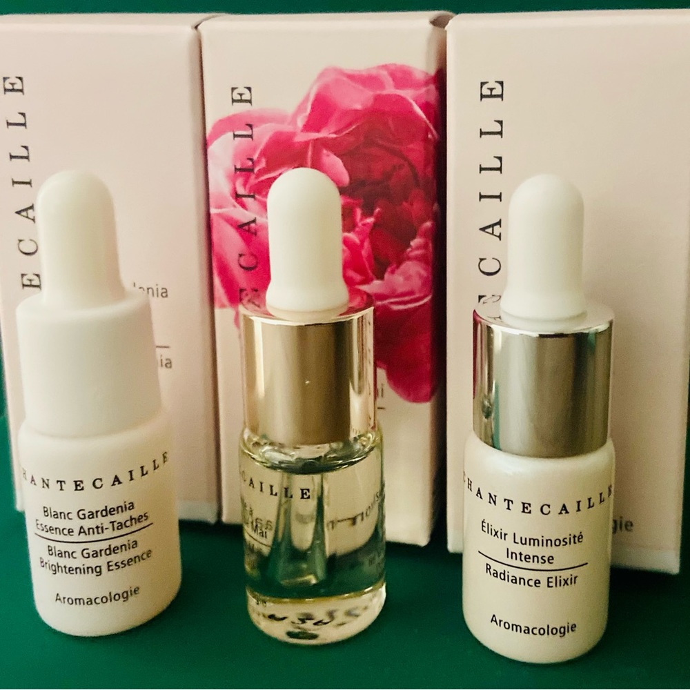 Starter and travel kit of Chantecaille face serum and oil. To hydrate and glow